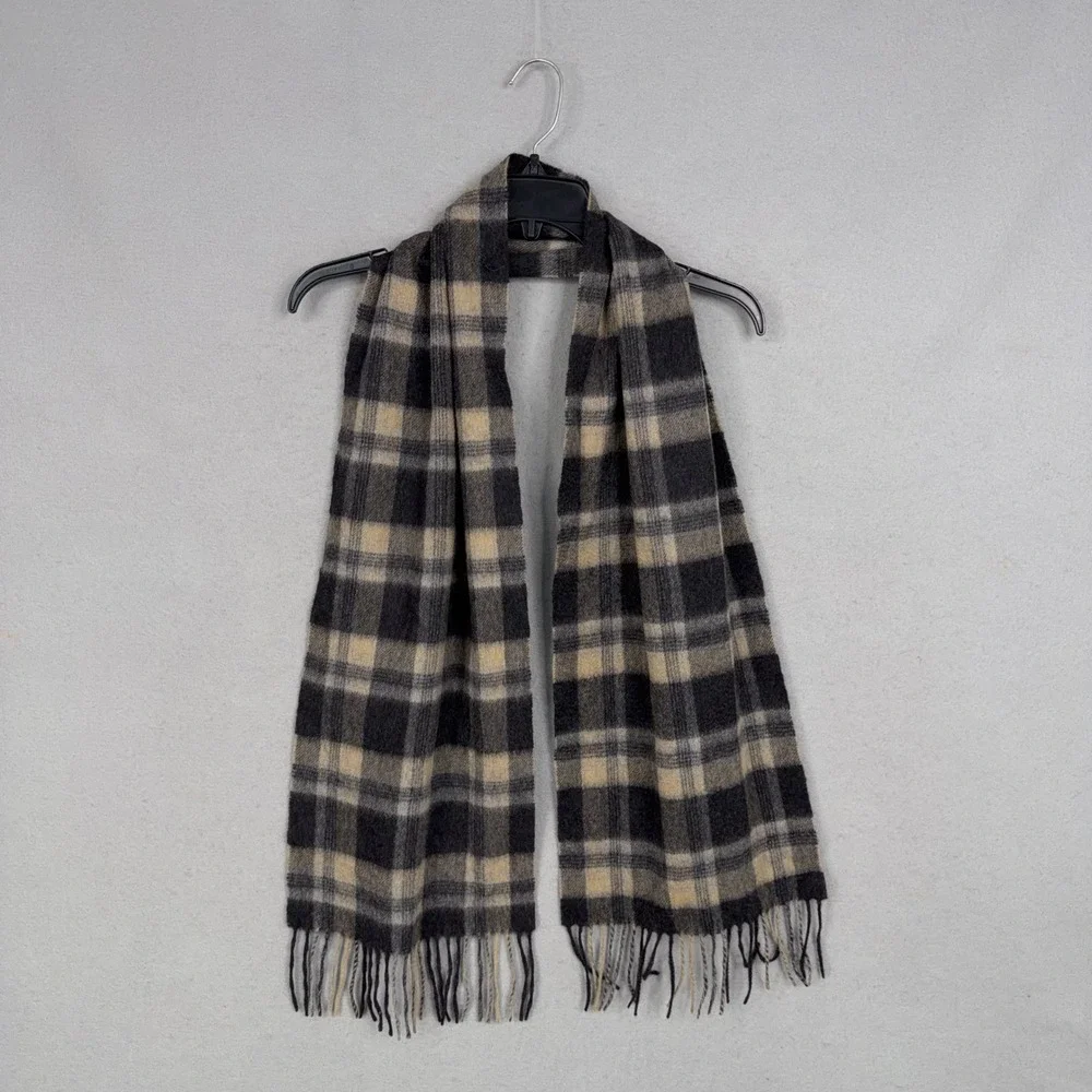 Amicale Scarf One Size Black Plaid 100% Cashmere Fringed Classic Luxury